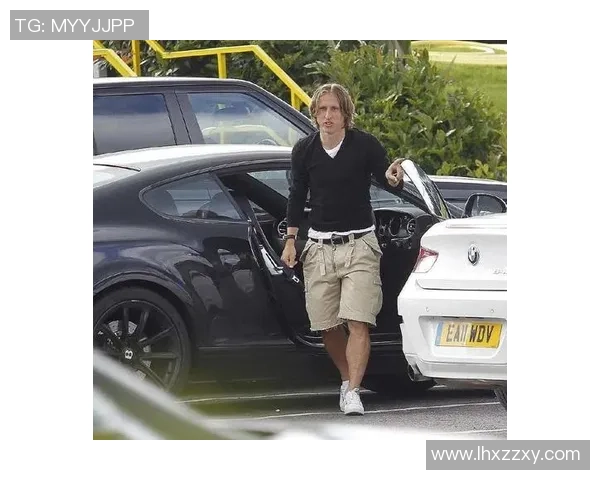 克罗斯的足球传奇之路:从青涩少年到世界顶级中场的成长历程 克罗斯的足球传奇之路:从青涩少年到世界顶级中场的成长历程