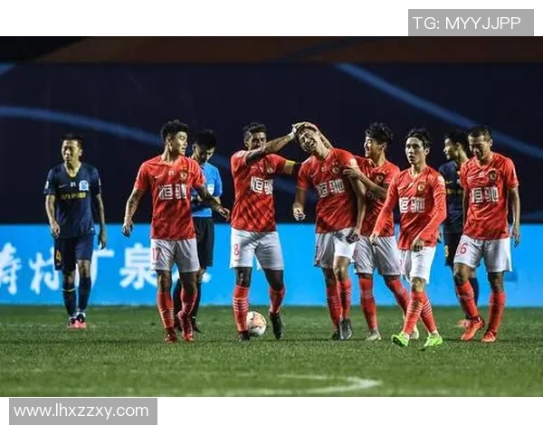 重庆队迎战广州恒大全力争胜展现实力与激情的巅峰对决